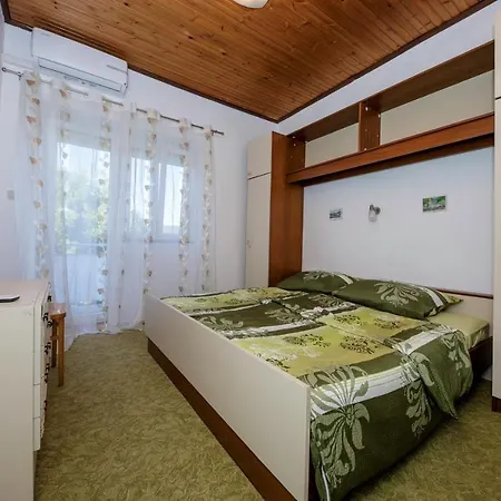 House Predrag بيت للعطل